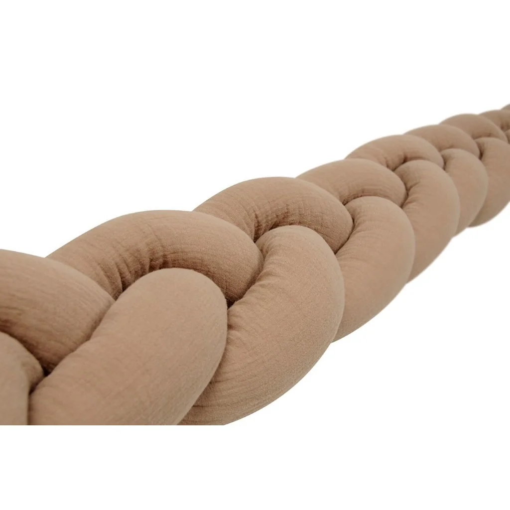 Chránič do postieľky mušelin pletený vrkoč - hnedý 200 cm