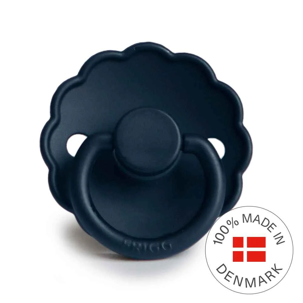 FRIGG Daisy silikónový cumlík Dark Navy  +6m 1 ks 1×1 ks, silikónový cumlík