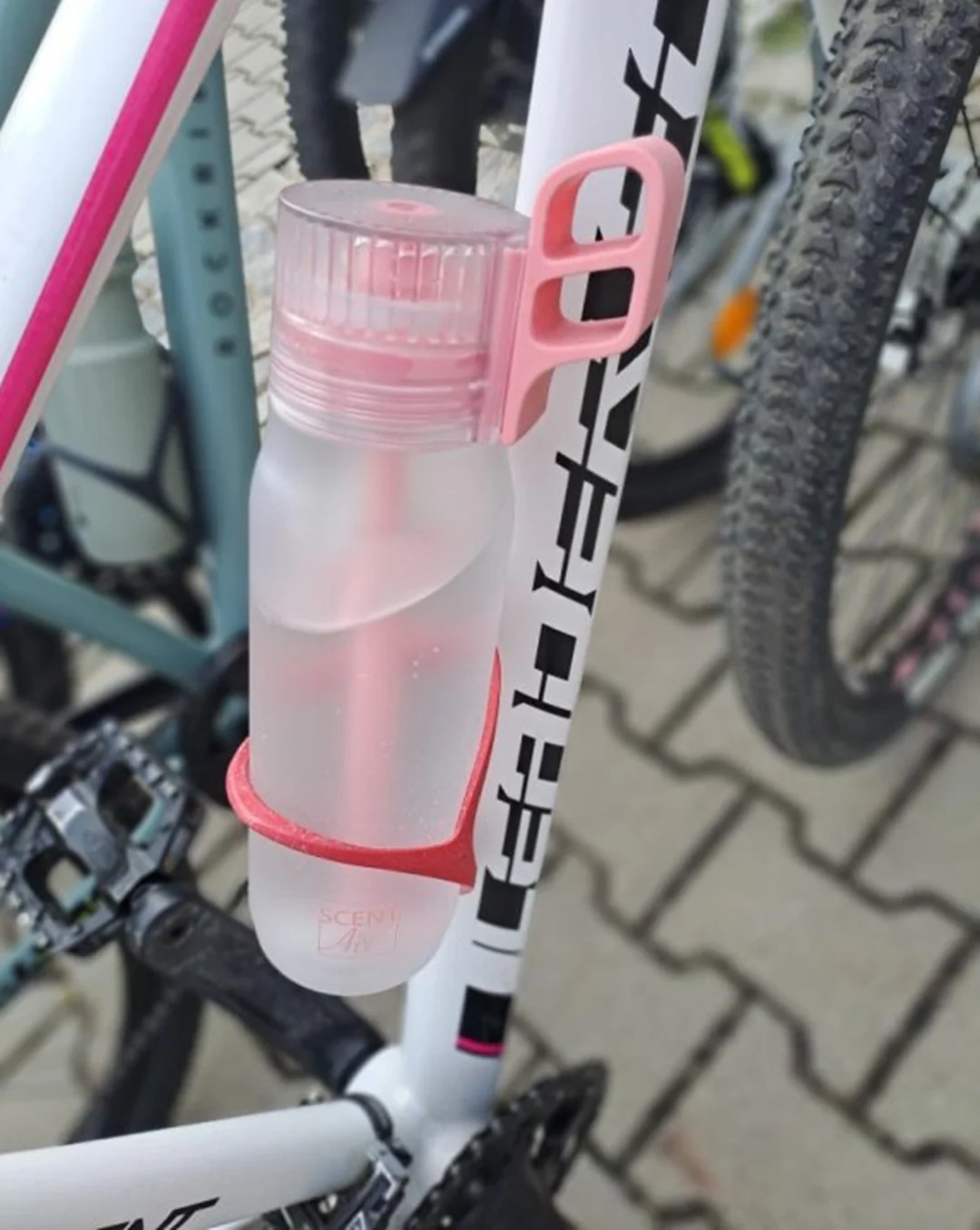 Fľaša Falco 650 ml ružová 