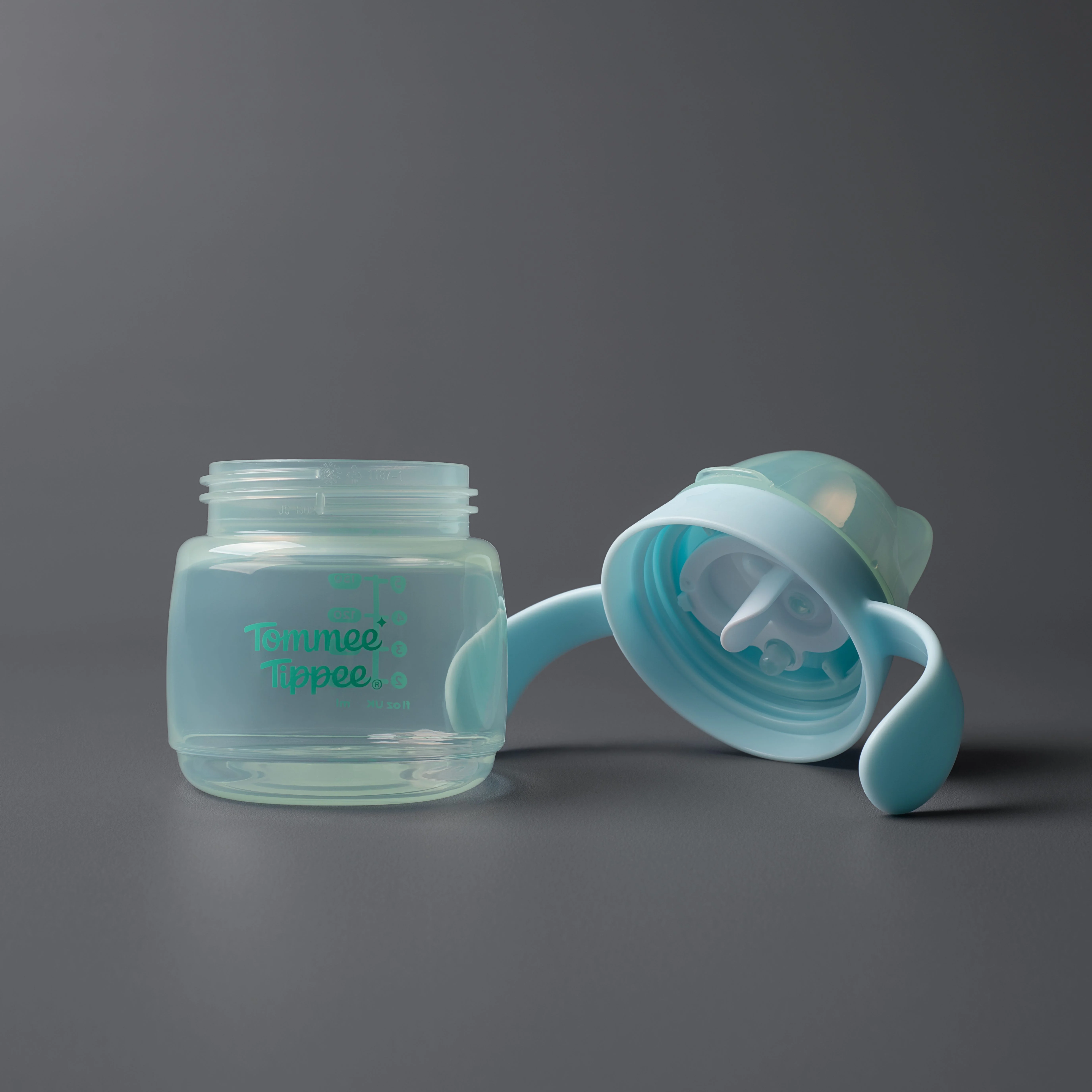 Tommee Tippee Transition netečúci hrnček 150 ml 4m+ modrý 1 ks
