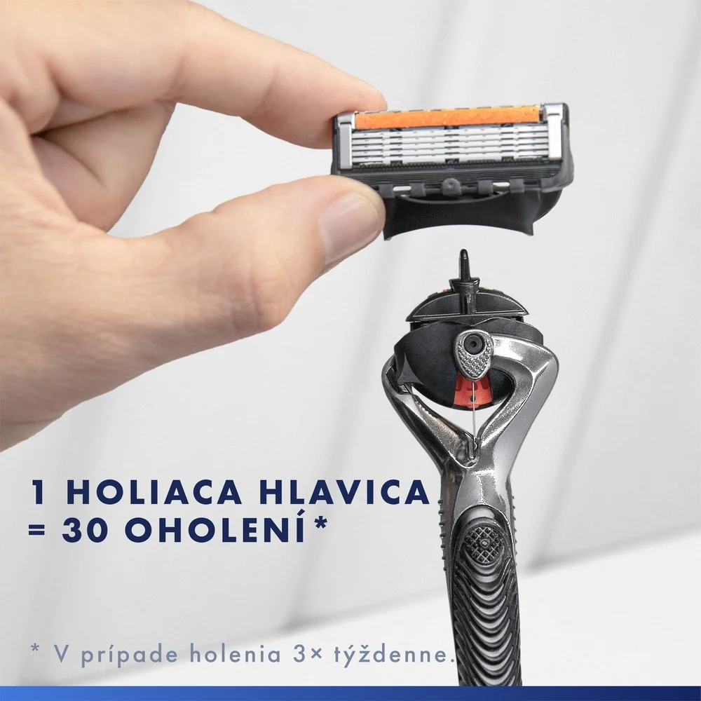 Gillette darčeková sada ProGlide: pánsky holiaci strojček s 5 čepeľami, 2 náhradné hlavice, gél na holenie, ponožky 1 set