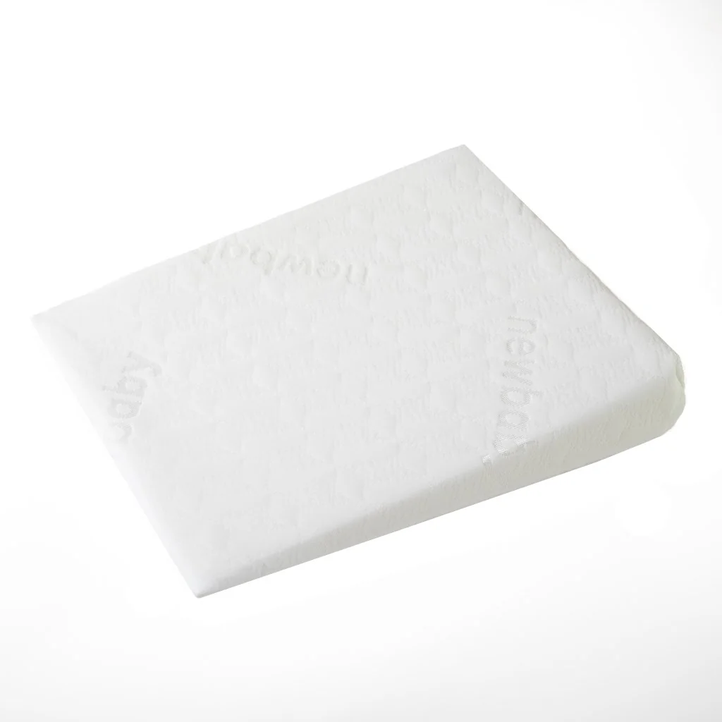 Dojčenský vankúš - klin New Baby BASIC biely 30x37 cm do kočíka 