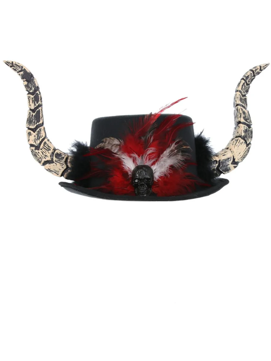 Klobúk Voodoo s rohami a perím