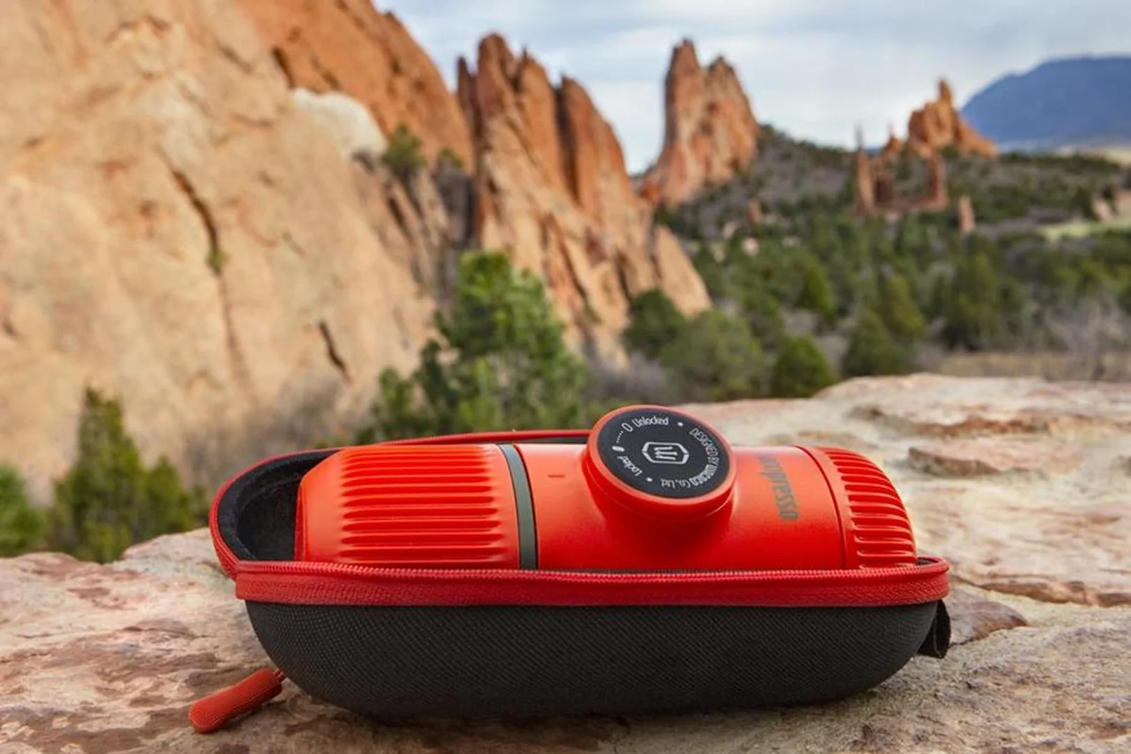 Nanopresso Lava Red + pevný obal Kávovar