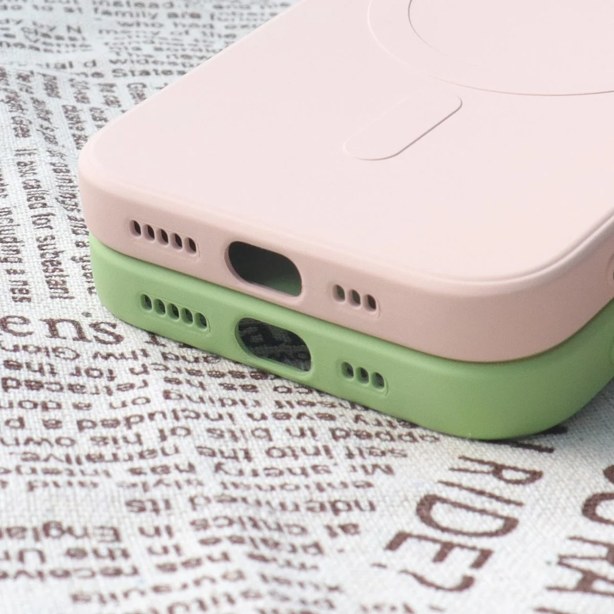 MG Silicone MagSafe kryt na iPhone 15 Pro, béžový