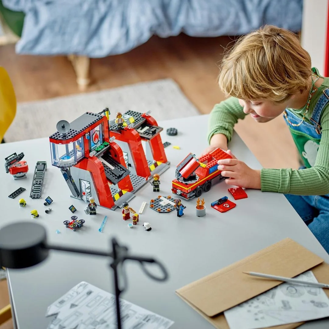 LEGO® City 60414 Hasičská stanica s hasičským vozidlom