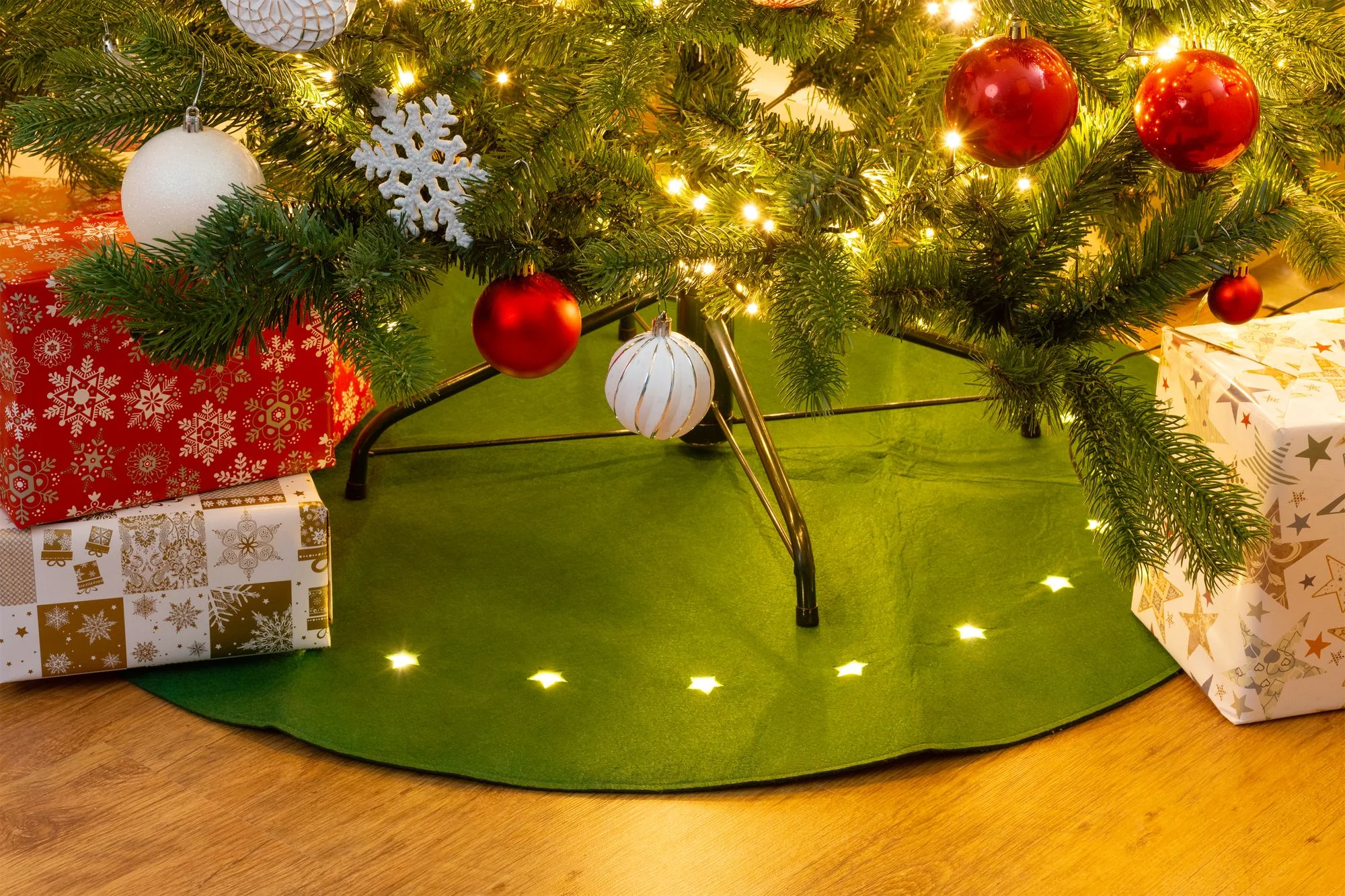 MagicHome LED koberec pod vianočný stromček, 1 ks Zelený, hviezdičky, 22 LED teplá biela, 2xAA, 90 cm
