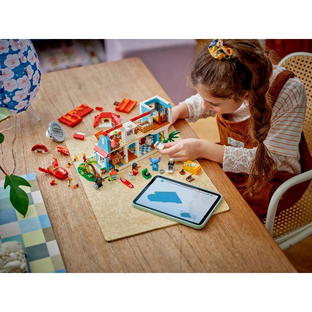LEGO® Disney™ 43268 Lilo a Stitch a domček na pláži