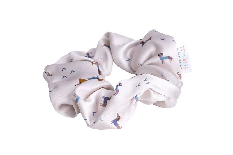 THE COTTON CLOUD Gumička do vlasov Teckel Scrunchie 1×1 ks, gumička do vlasov