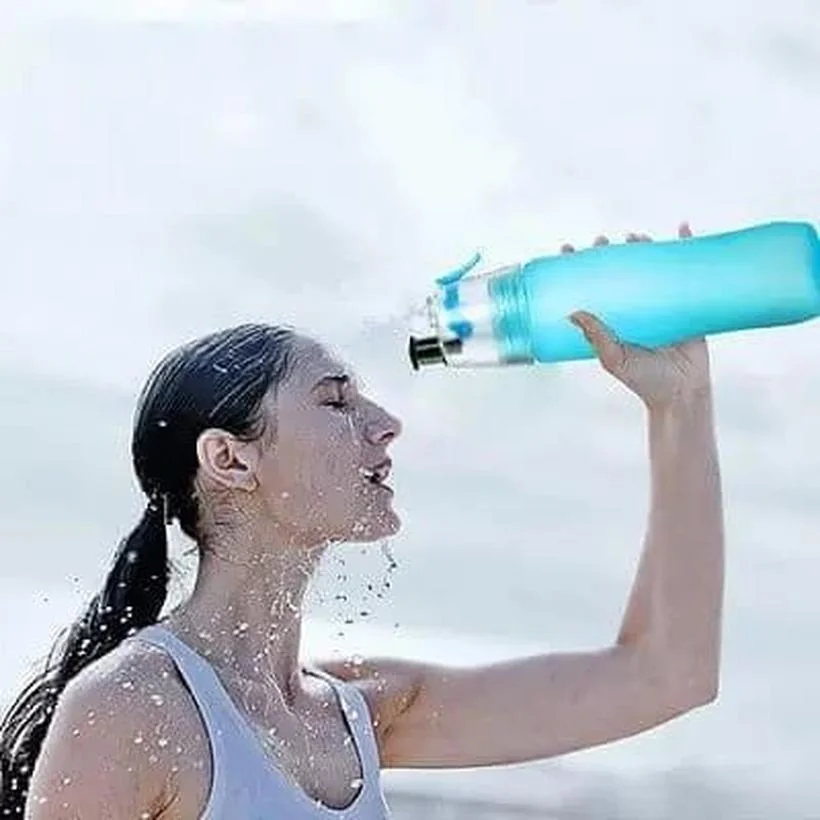 Športová fľaša s jemným osviežujúcim sprejom – 2v1 hydratácia a chladenie