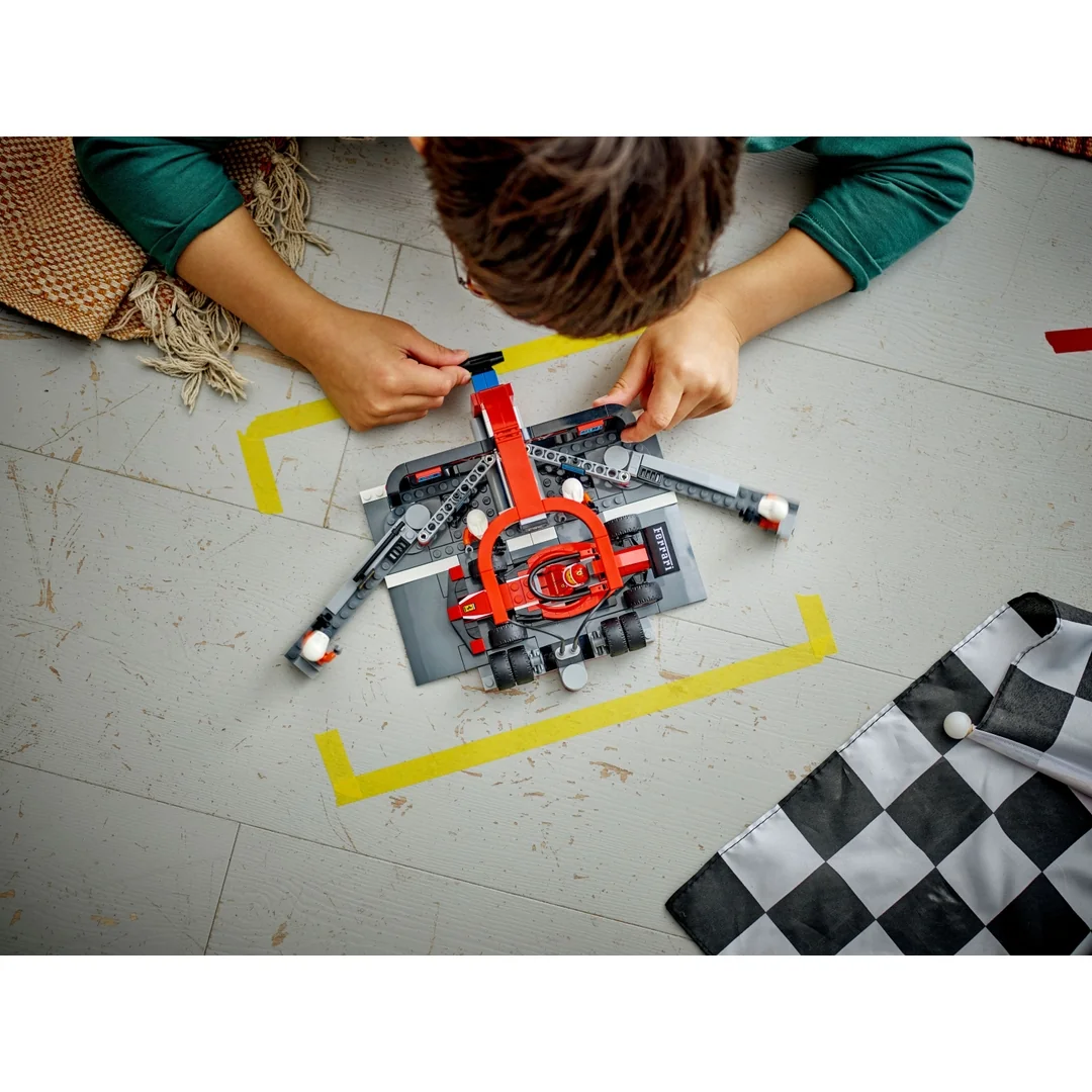 LEGO® City 60443 Zastávka v F1® a Pit Crew s autom Ferrari