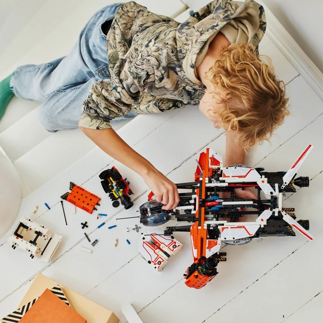 LEGO® Technic™ 42181 VTOL Vesmírna loď na prepravu ťažkého nákladu LT81