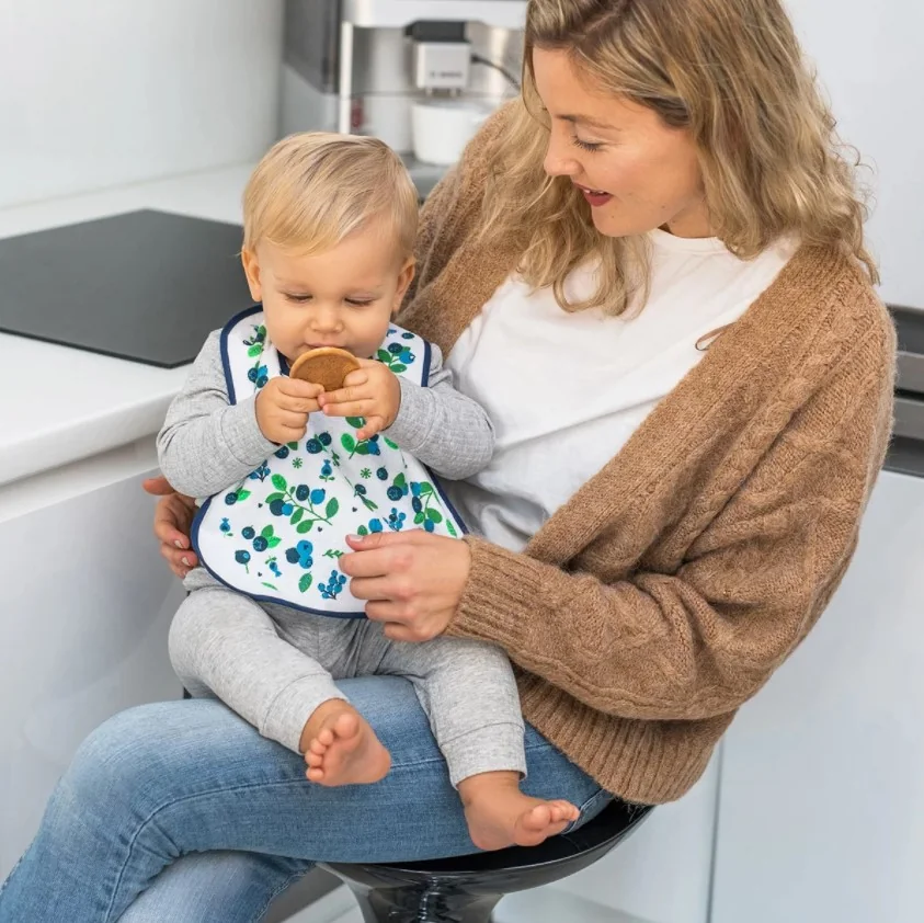 BABYONO Podbradník modrý 1×1 ks