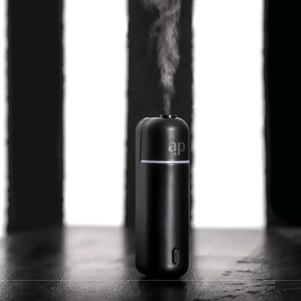 AlfaPureo eDrive – inteligentný difuzér do auta + 6ks aroma olejov Objem: 30 ml, Farba: čierna, biela