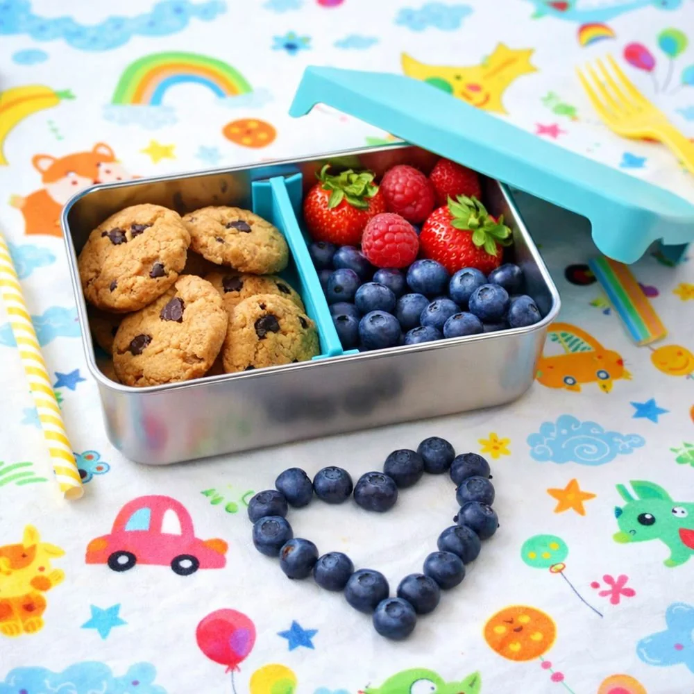 Nerezový bento box 740 ml so silikónovým vekom ružový, s prepážkou