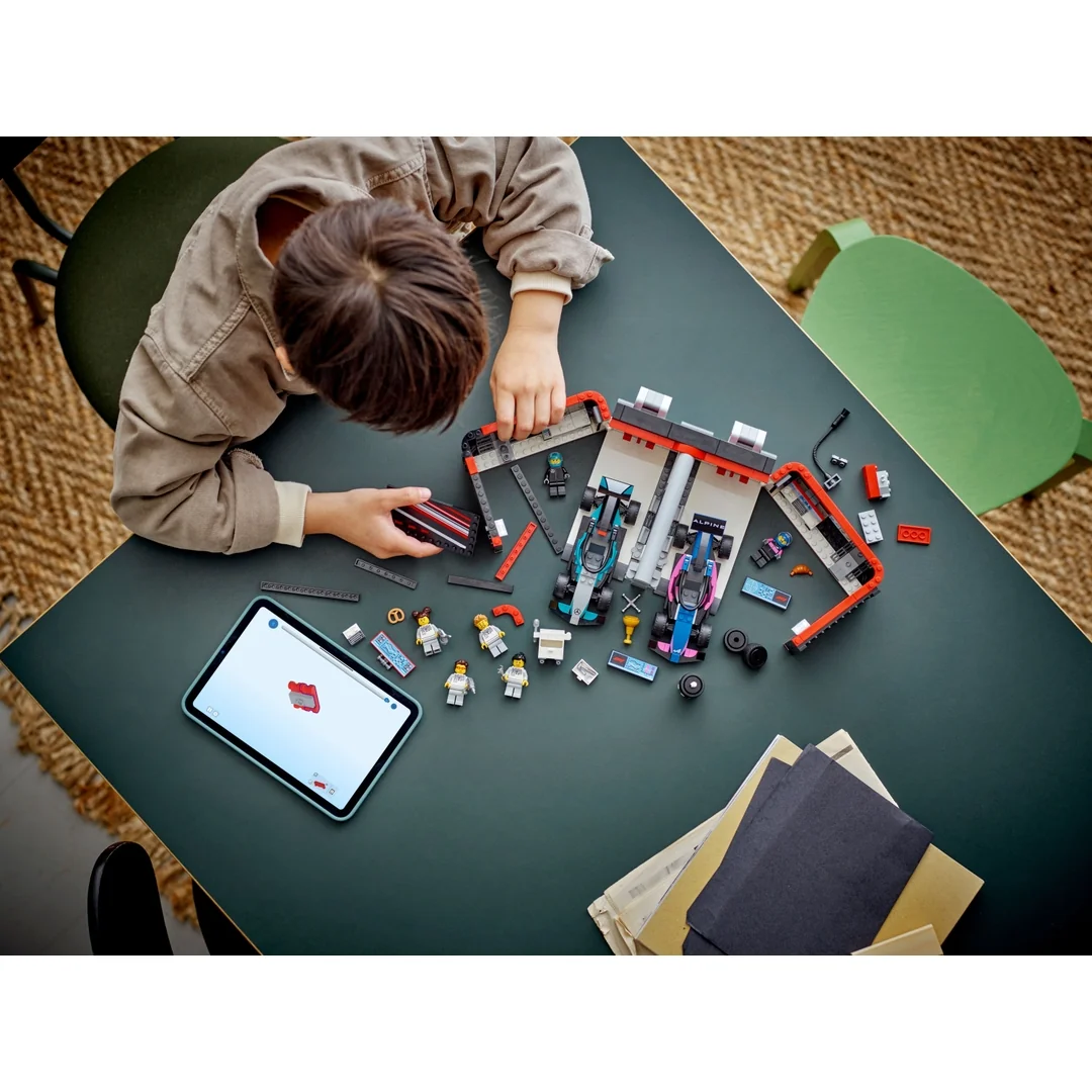 LEGO® City 60444 Garáž F1® a autá Mercedes-AMG a Alpine