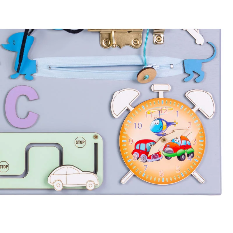 Drevená manipulačná (busy) doska 50×37,5 cm – zips, zvonček, kolieska, tabuľka autobus