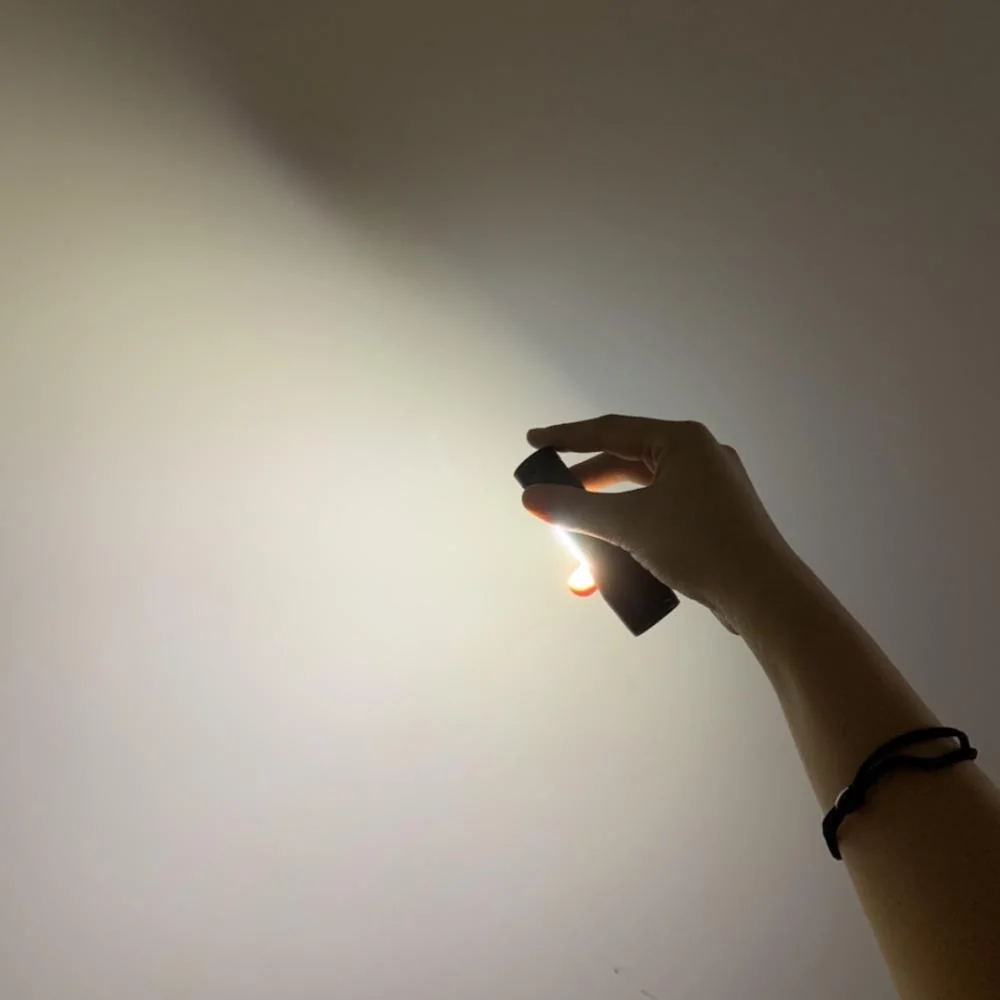 Mini LED baterka s USB nabíjaním - Čierna