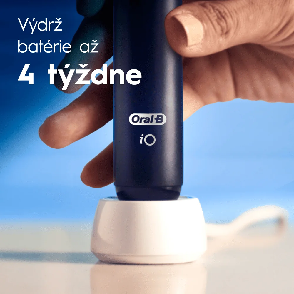 Oral-B iO 2 Elektrická zubná kefka | Vianočné vydanie | Čierne |4 kefkové hlavy | Cestovné puzdro 1 ks