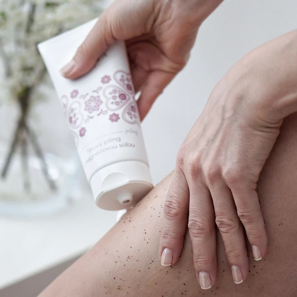 Dulcia natural - Telový píling s magneziovou soľou Detoxifying Creamy Body Scrub