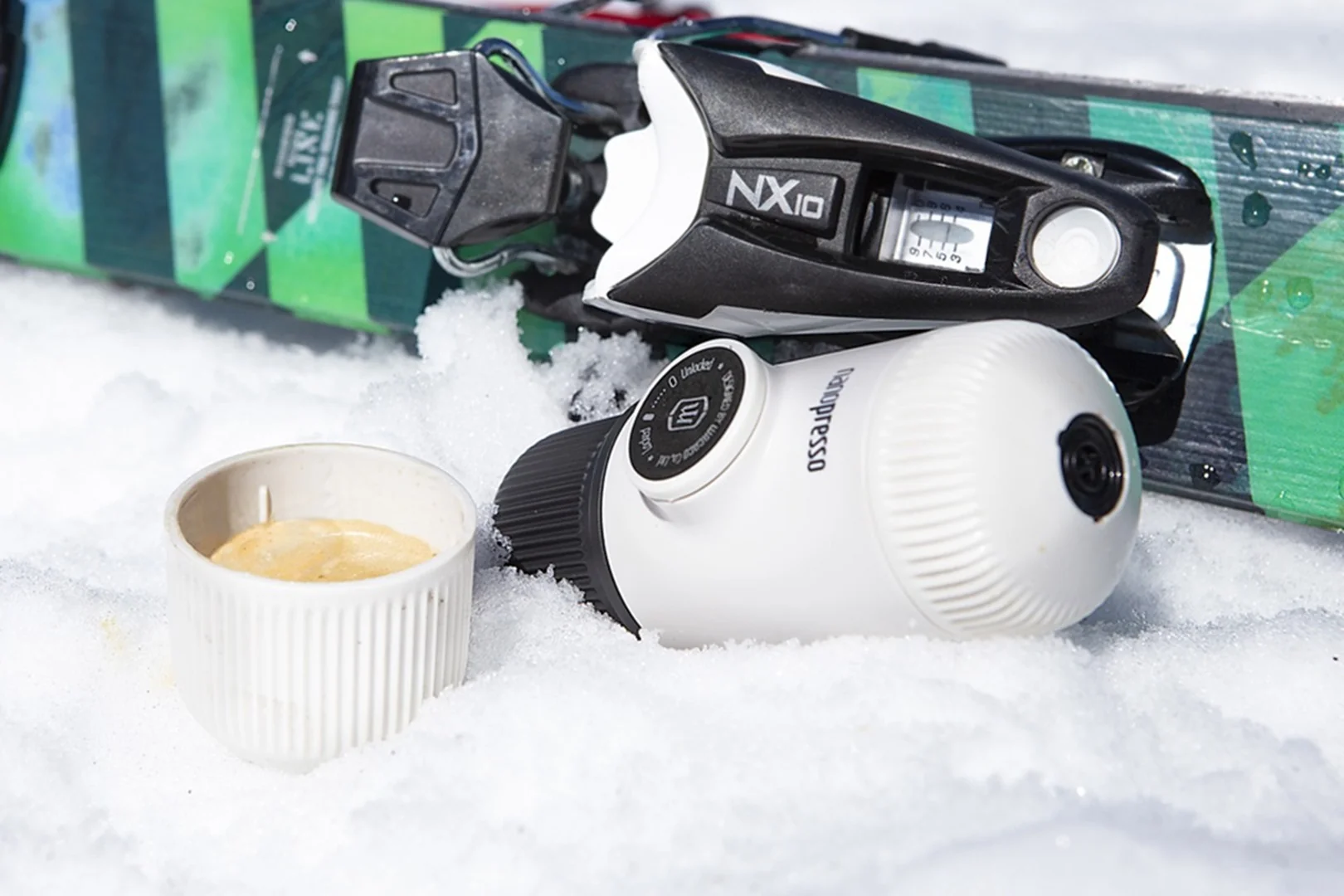 Nanopresso - Chill White + pevný obal Kávovar