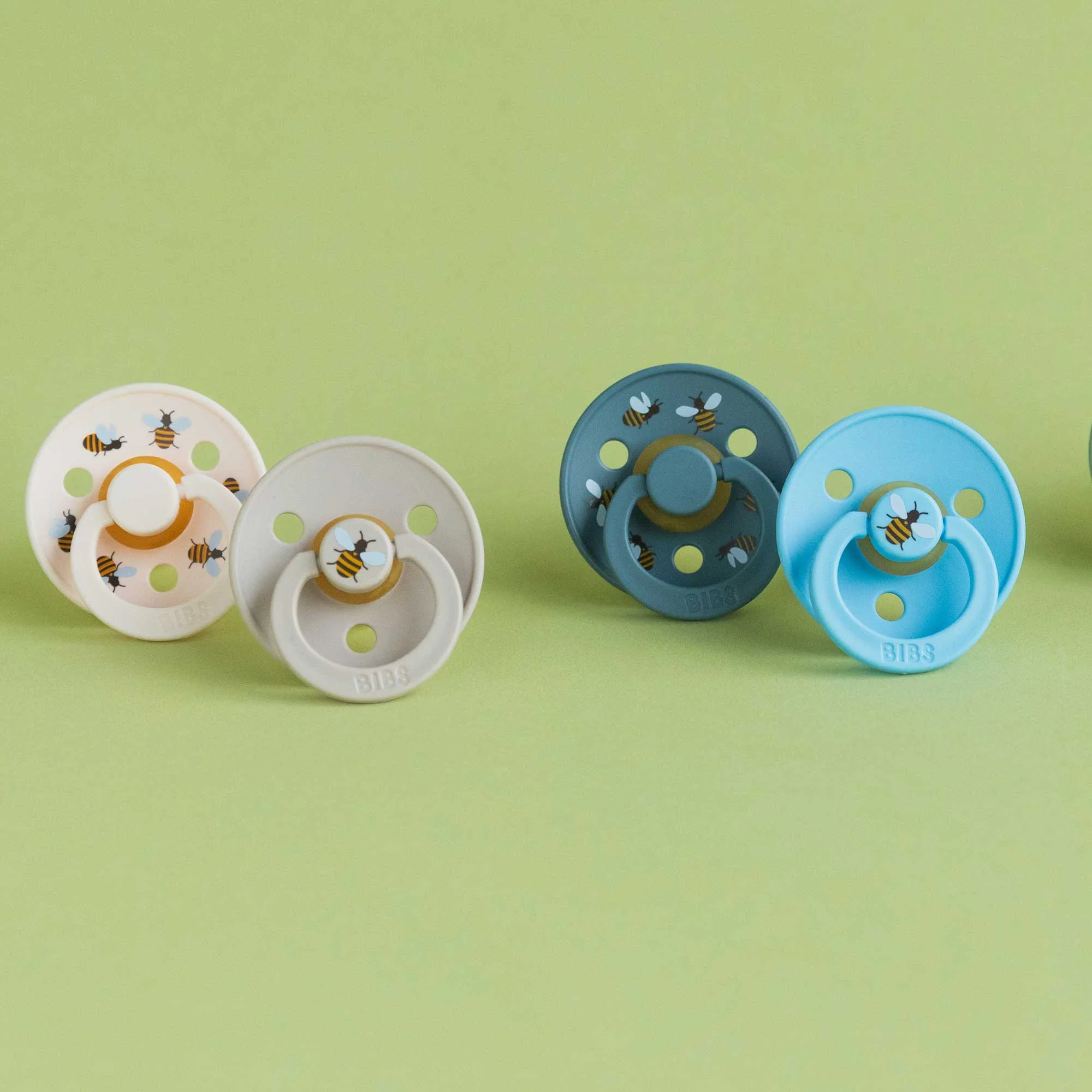 BIBS STUDIO Colour Bumblebee cumlíky z prírodného kaučuku 2ks veľkosť 1 - Mushroom Mix