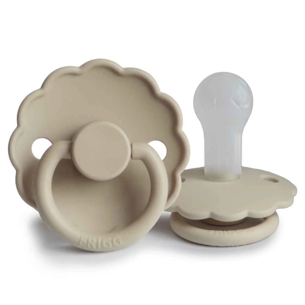 FRIGG Daisy silikónový cumlík Sandstone  +6m 1 ks 1×1 ks, silikónový cumlík