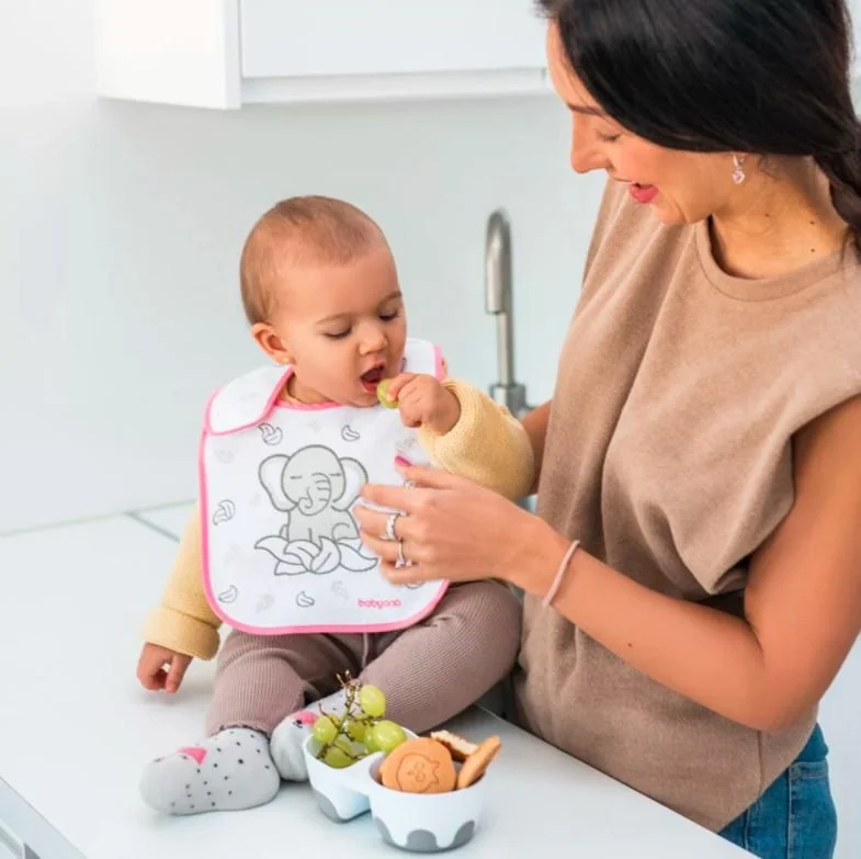 BABYONO Podbradník Froté, stredný, vodeodolný sloník 6m+ 1×1 ks