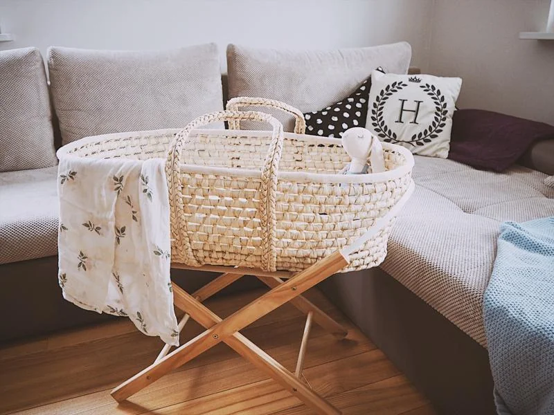AHOJBABY Stojan na Mojžišov košík pre bábätko Smart White 1×1 ks, stojan na mojžišov košík