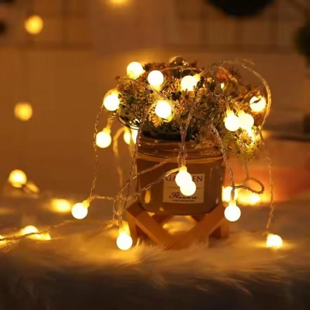 LED girlanda s dekoratívnymi guličkami, 10 m, 100 LED 220 V, biela