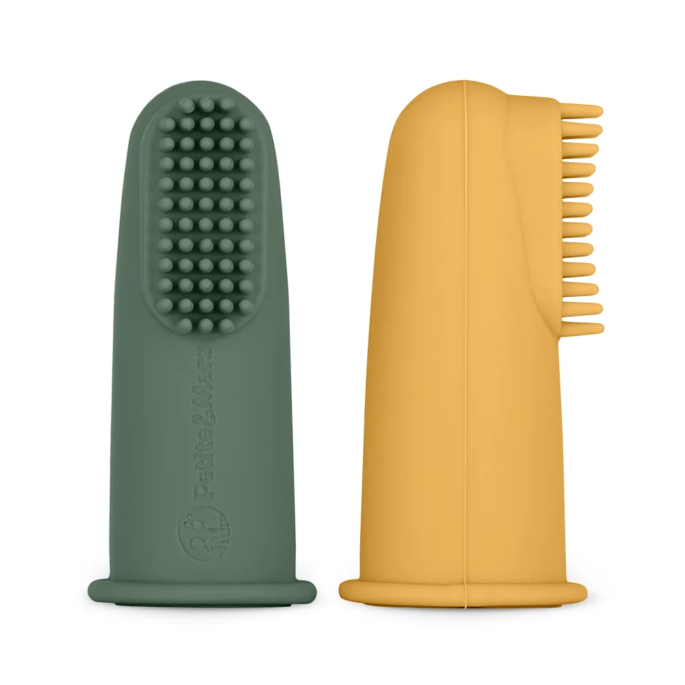 PETITE&MARS Sada silikónových zubných kefiek na prst Ochre&Green 2 ks 6m+ 1x2 ks, sada silikónových zubných kefiek