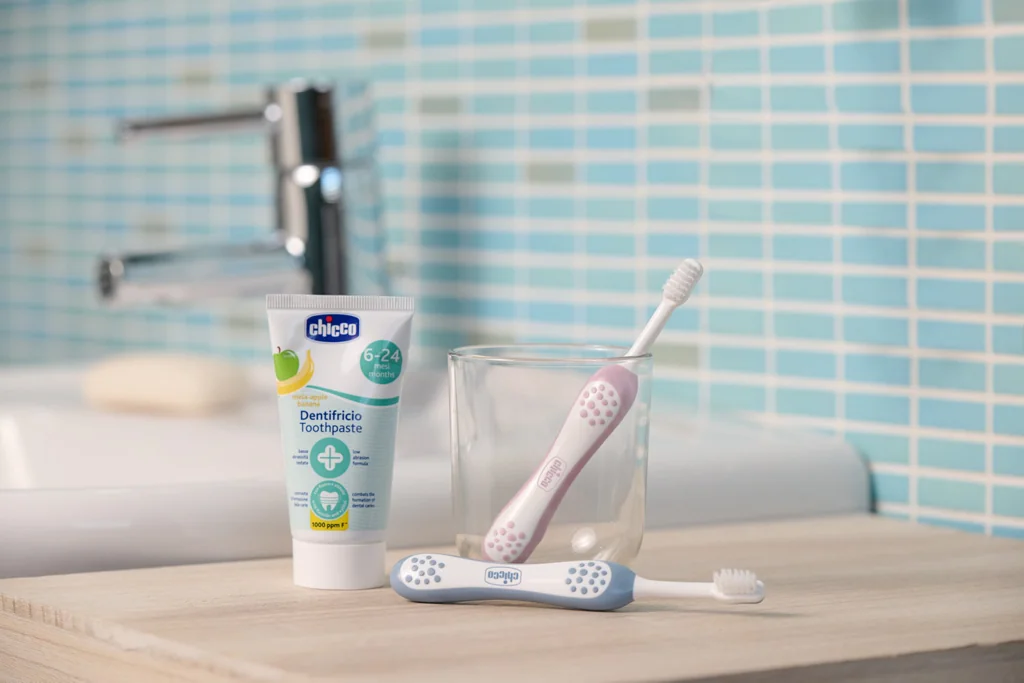 CHICCO Kefka zubná pre deti Indigo 6-36m 1×1 ks, zubná kefka