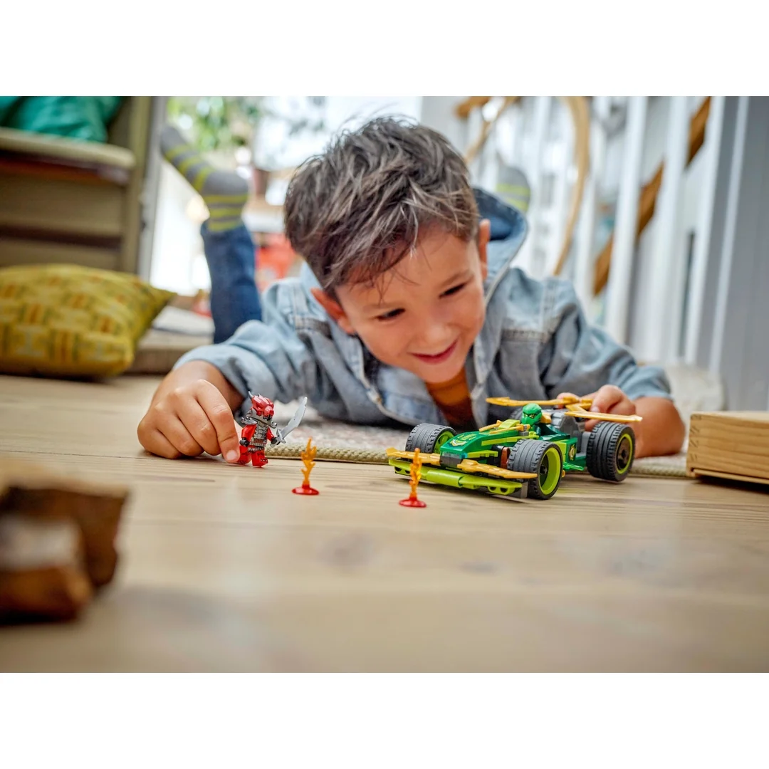 LEGO® Ninjago® 71828 Lloydovo pretekárske auto s naťahovacím motorom