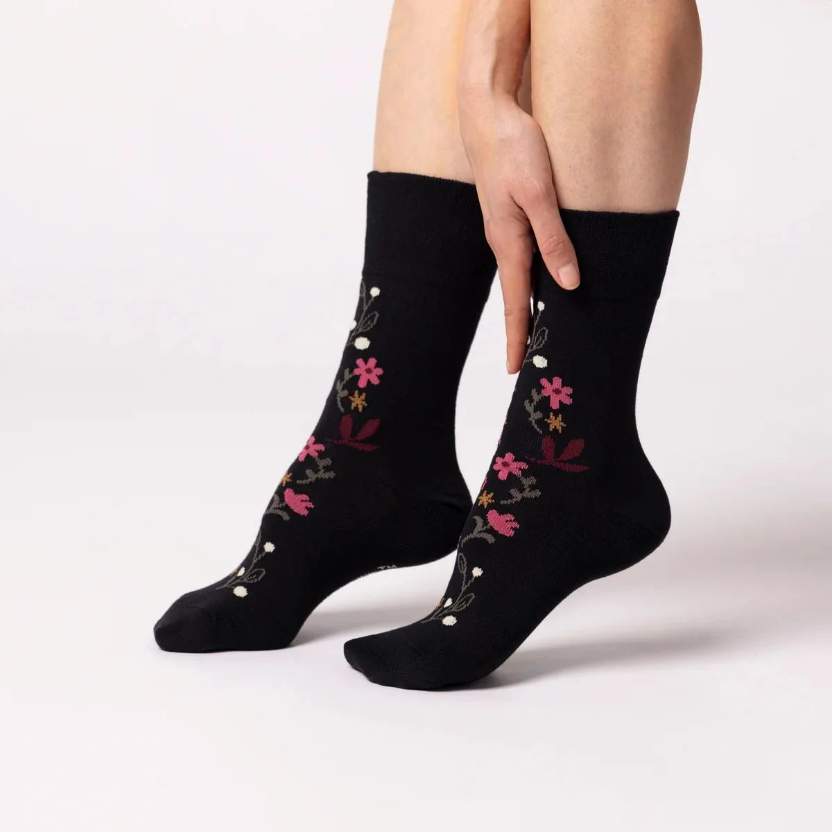 Dámske módne bavlnené ponožky Gentle Grip FLORAL NIGHT 3 páry voľný lem Veľkosť ponožiek 37-42