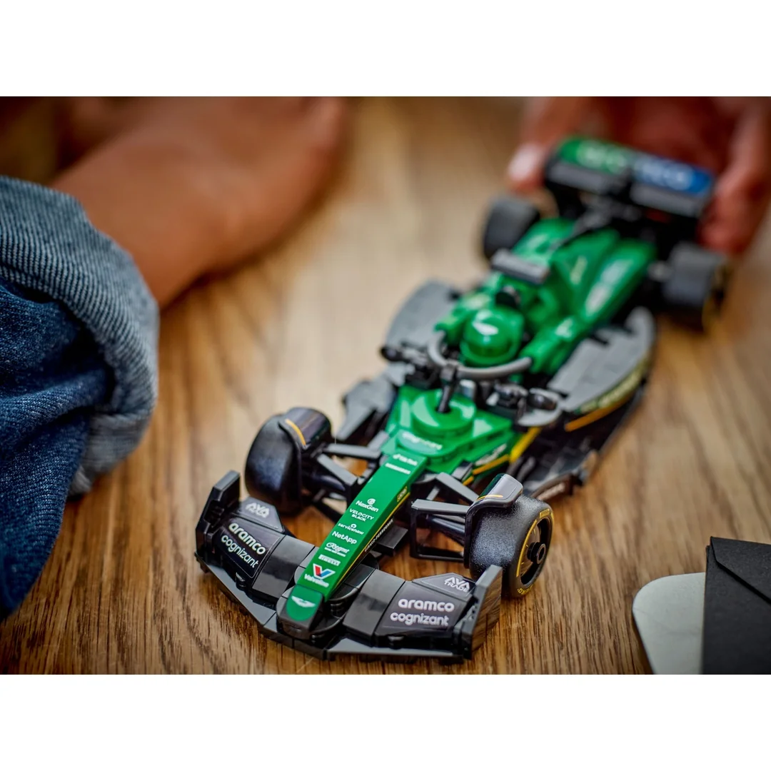 LEGO® Speed Champions 77245 Pretekárske auto Aston Martin Aramco F1® AMR24