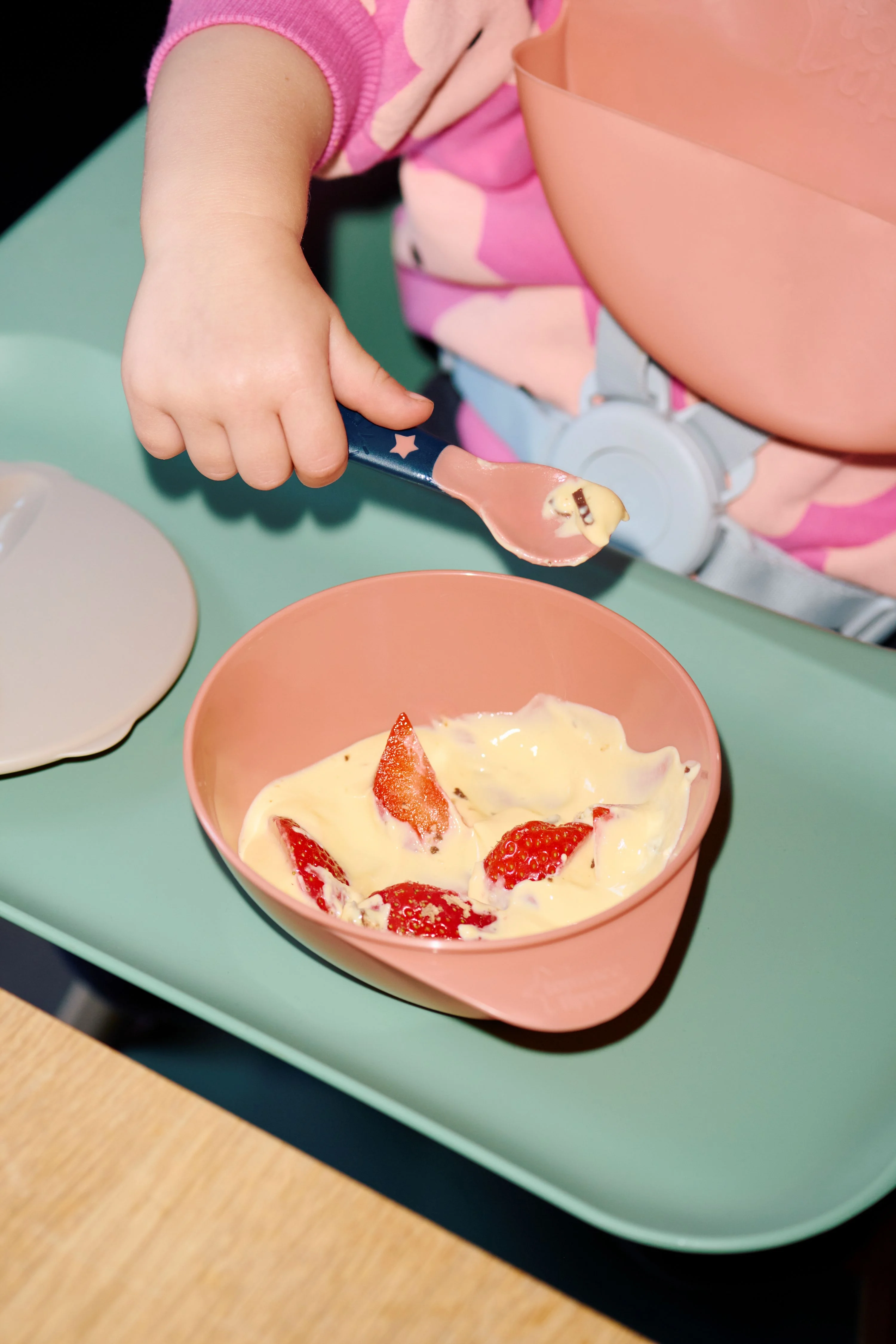 Tommee Tippee Easy Scoop Misky Na Ľahké Naberanie s Vekom a Lyžičkou, 6m+ 2 ks