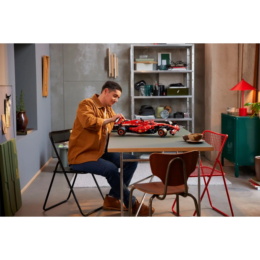 LEGO® Technic™ 42207 Auto Ferrari SF-24 F1
