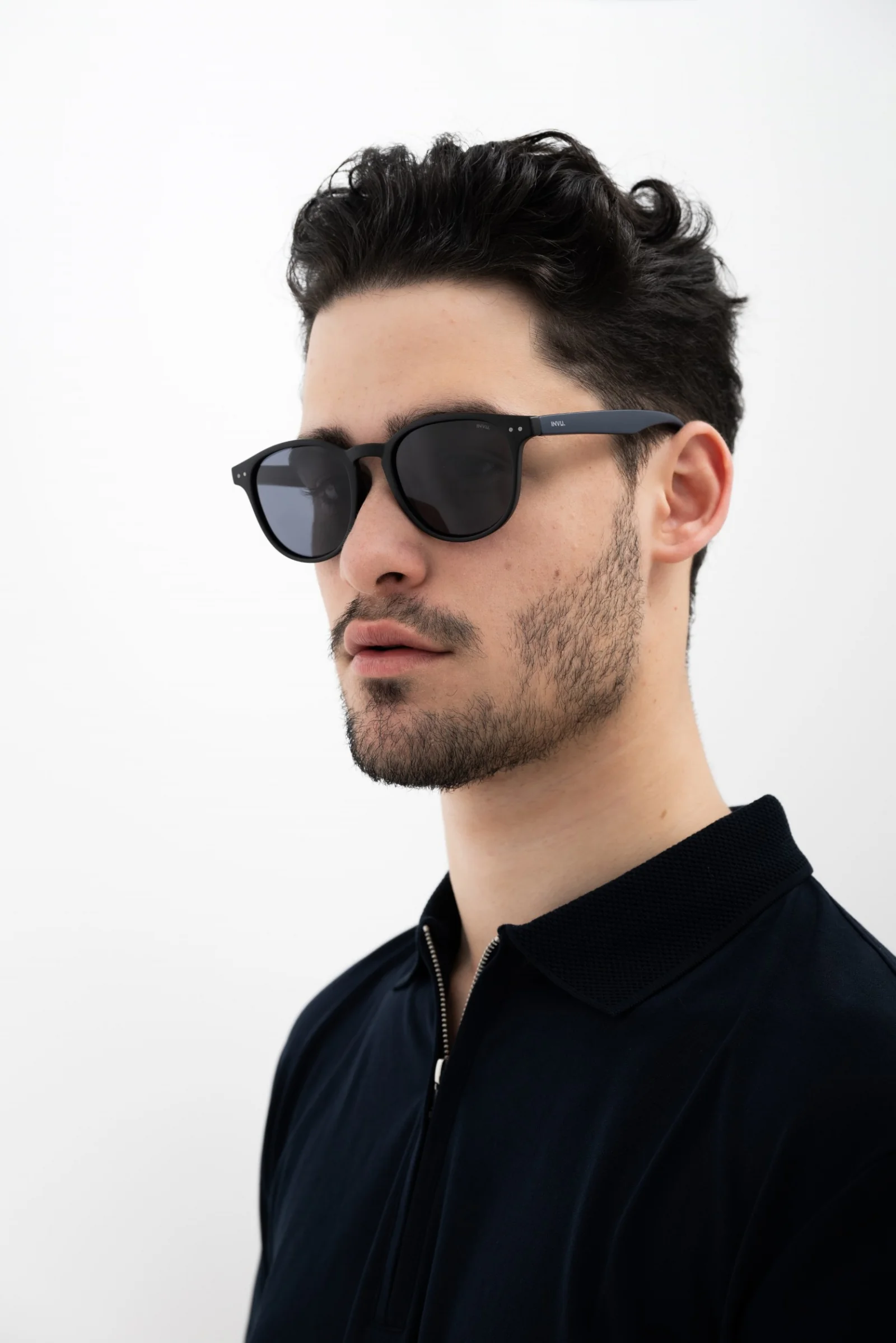 INVU IB22461A okuliare slnečné matné čierno modré + puzdro Unisex slnečné okuliare