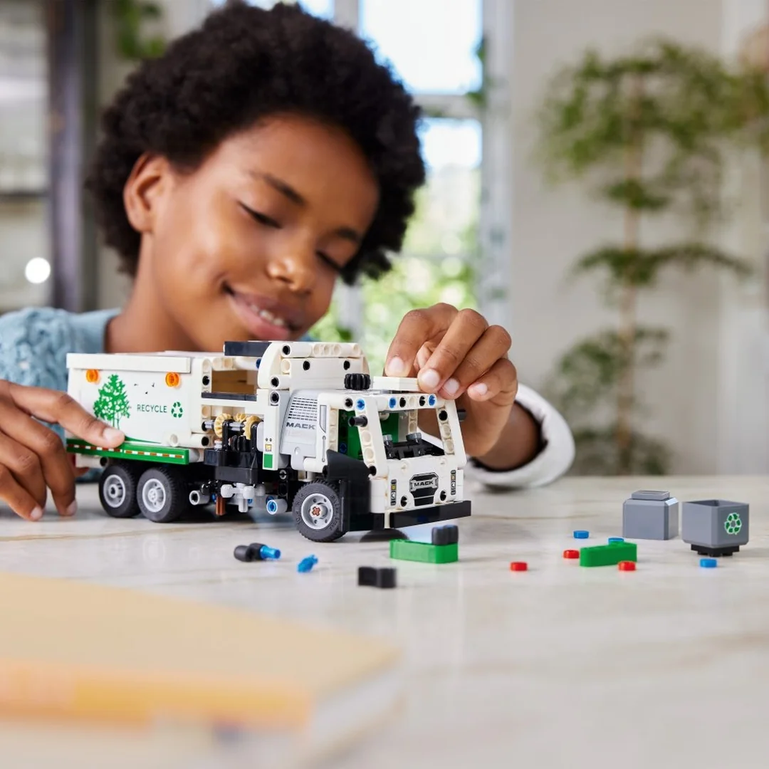 LEGO® Technic™ 42167 Smetiarske auto Mack® LR Electric