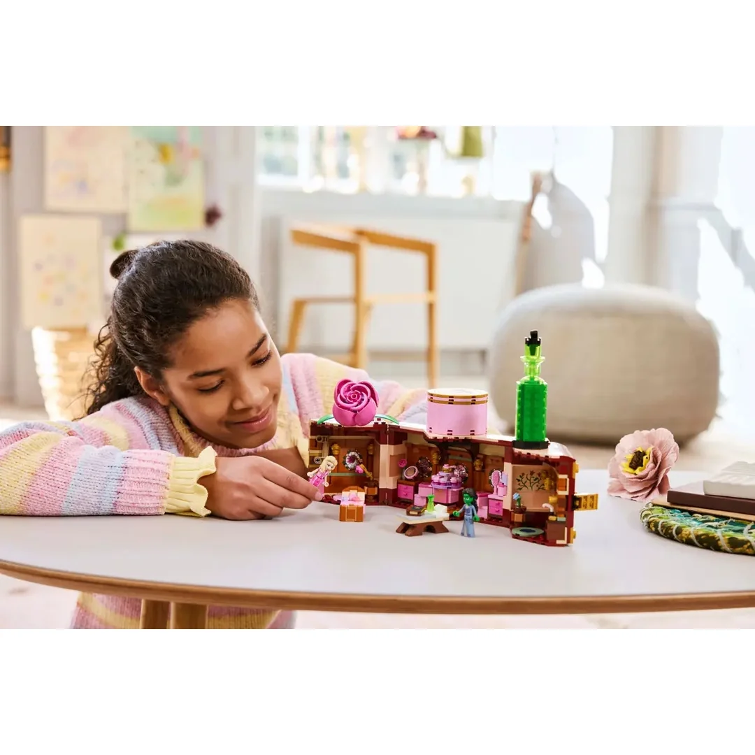 LEGO® Wicked 75683 Študentský internát Glindy a Elphaby