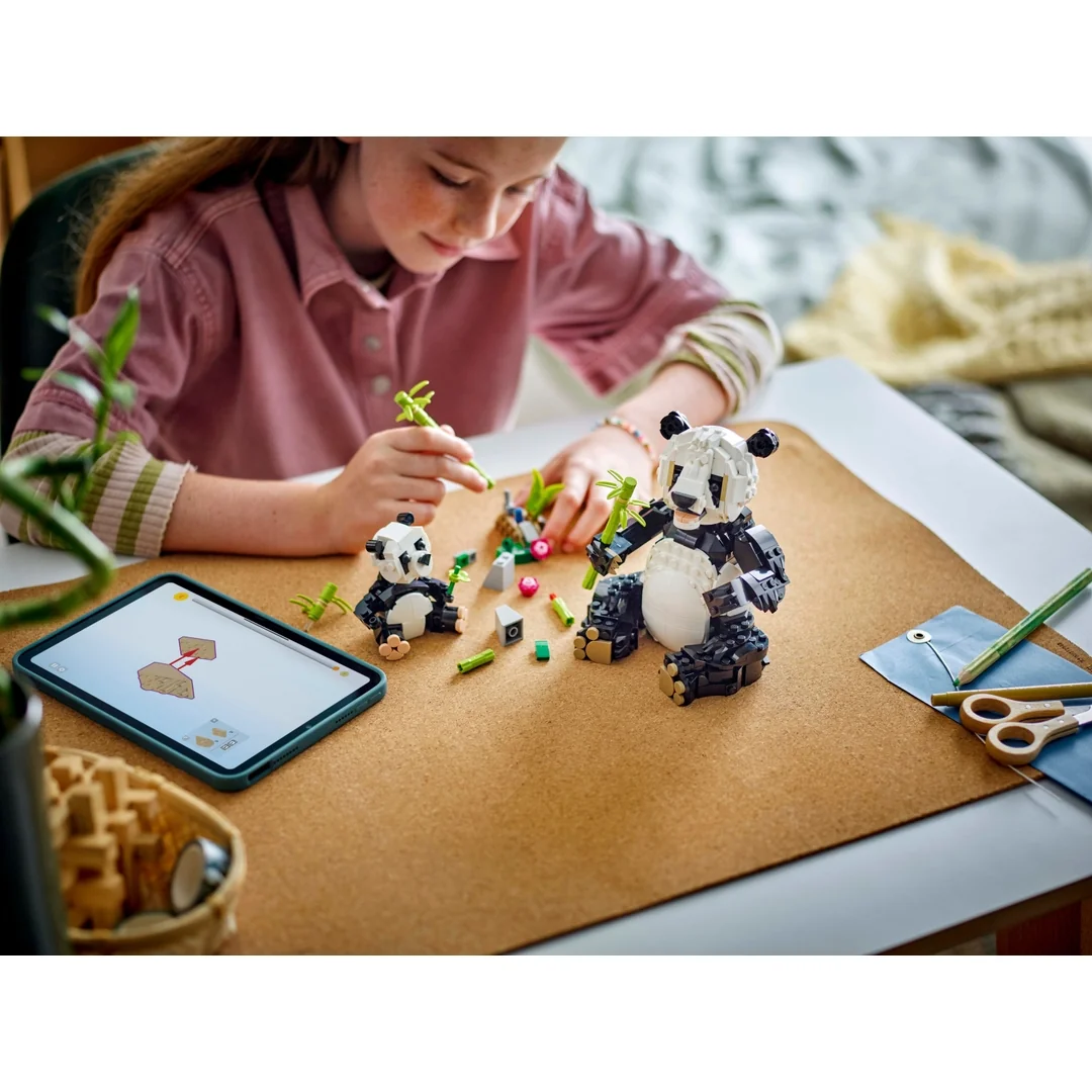 LEGO® Creator 3-in-1 31165 Divoké zvieratá: Pandia rodinka