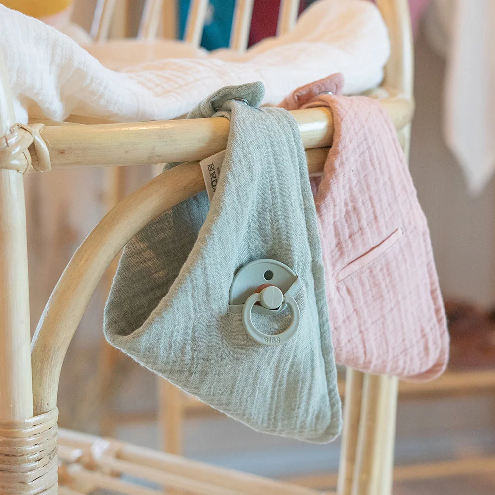 BIBS Bandana mušelínový slintáčik z BIO bavlny Dusty Pink