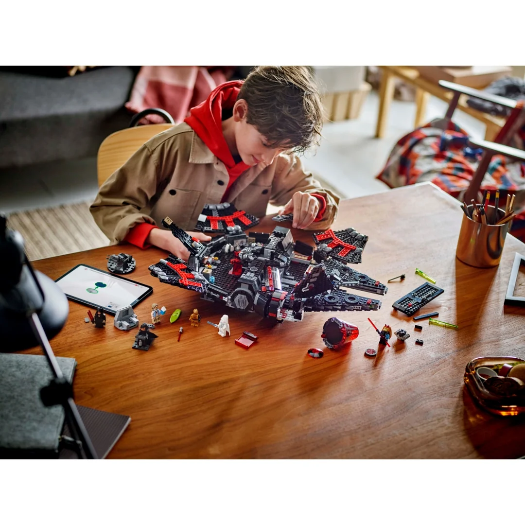 LEGO® Star Wars™ 75389 Temný Falcon