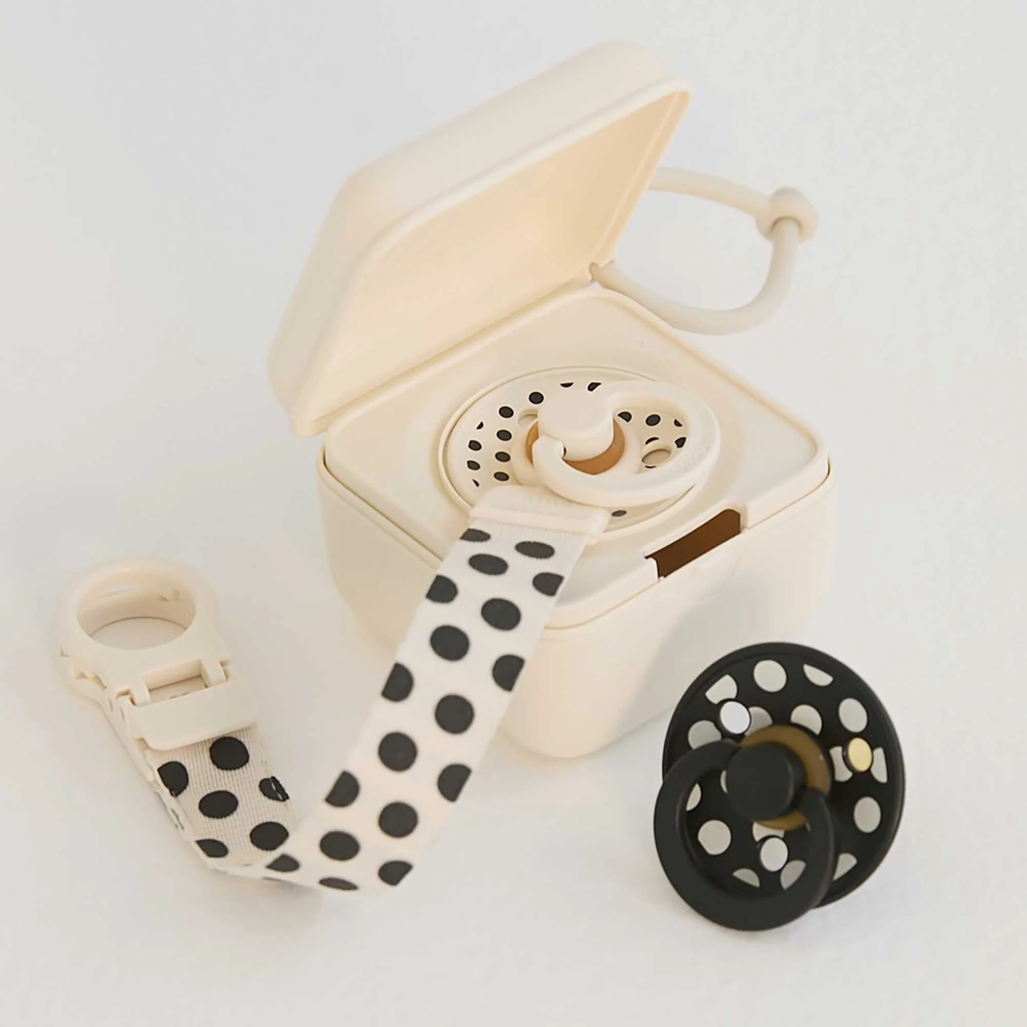BIBS STUDIO Polka krabička na cumlíky Ivory / Black