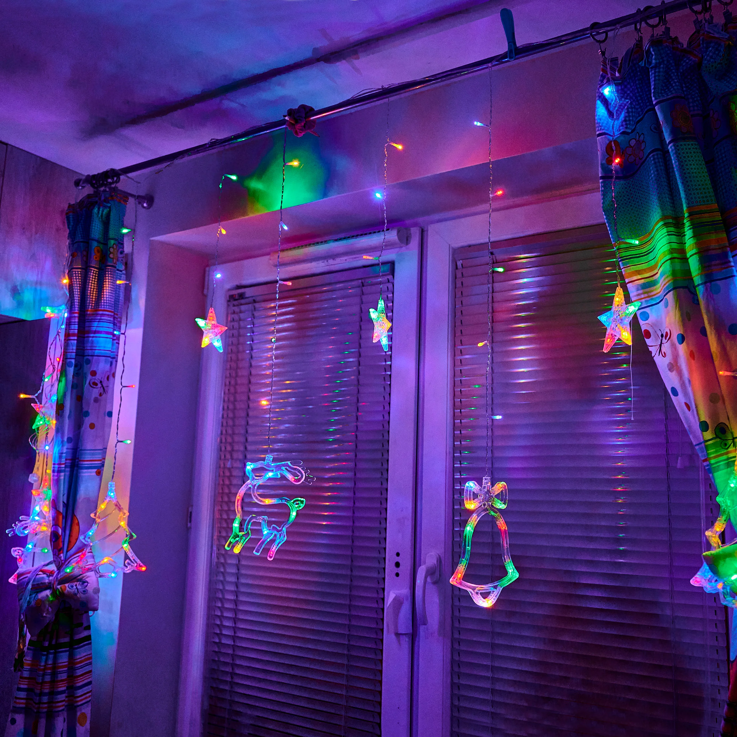 Vianočná LED záclona Renifer 2,5 m – 138 LED, multicolor, 8 režimov, IP44, časovač