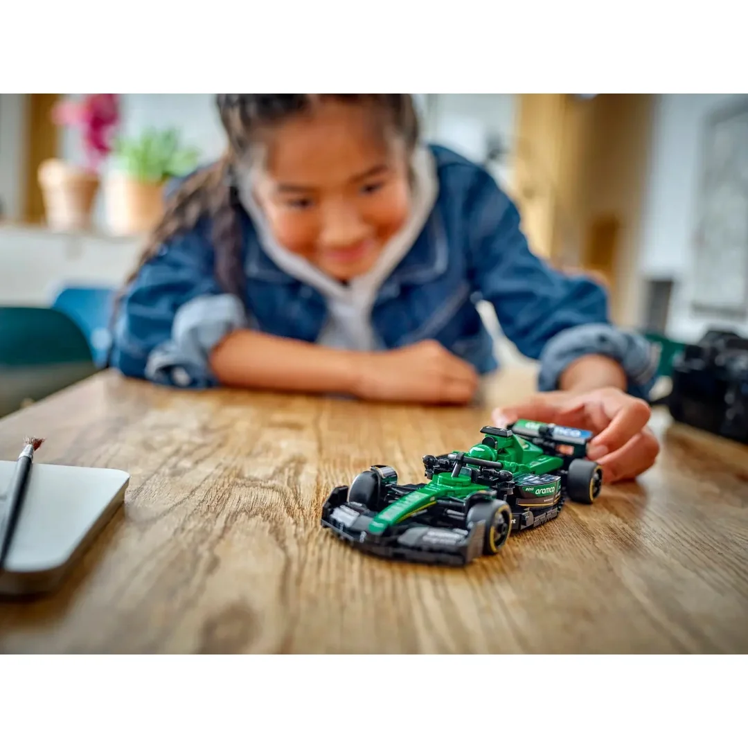 LEGO® Speed Champions 77245 Pretekárske auto Aston Martin Aramco F1® AMR24