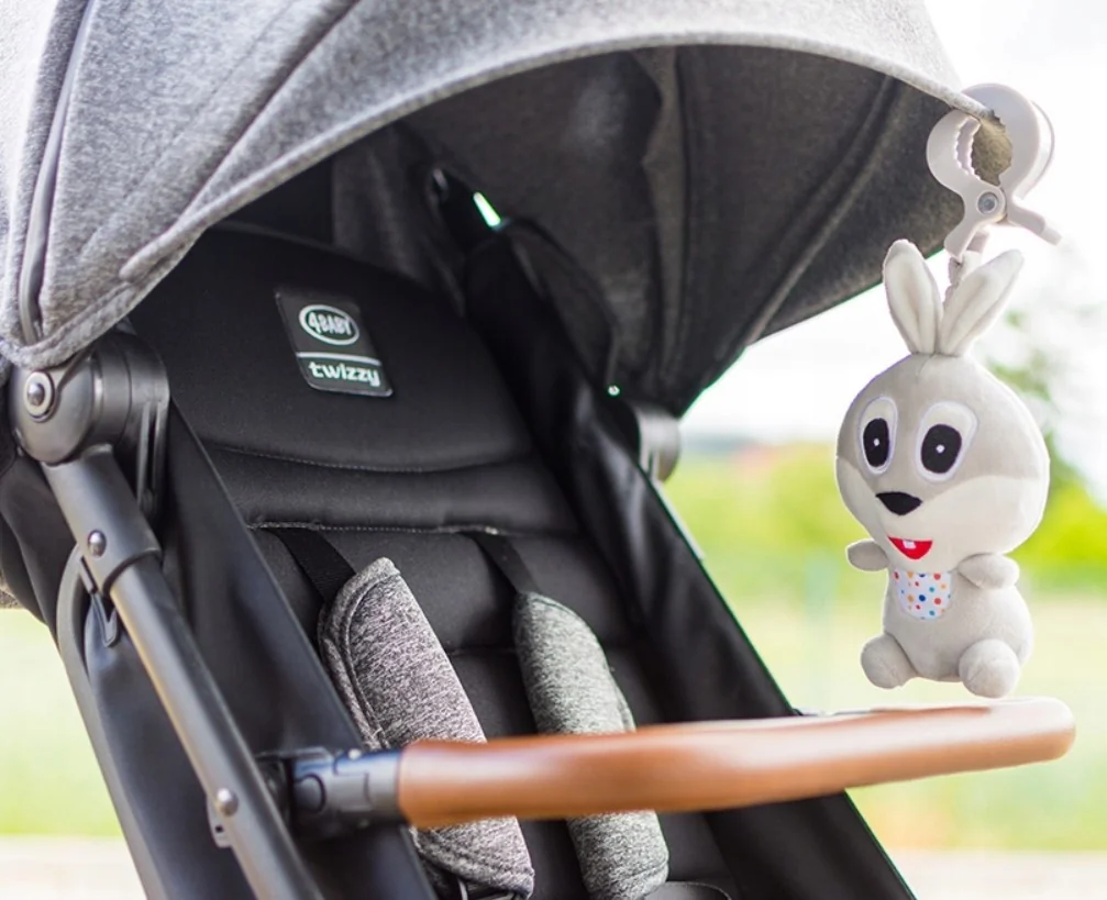Závesná plyšová hračka s pískatkom, Rabbit, sivá
