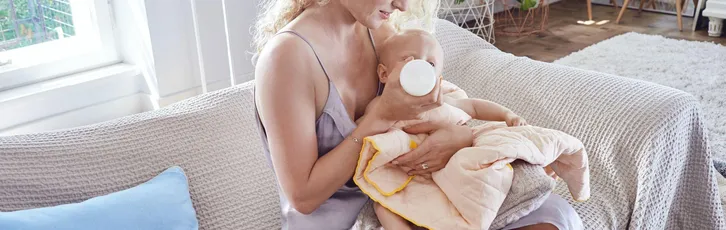 Bezpečné kŕmenie bábätka aj s dojčenskou fľašou