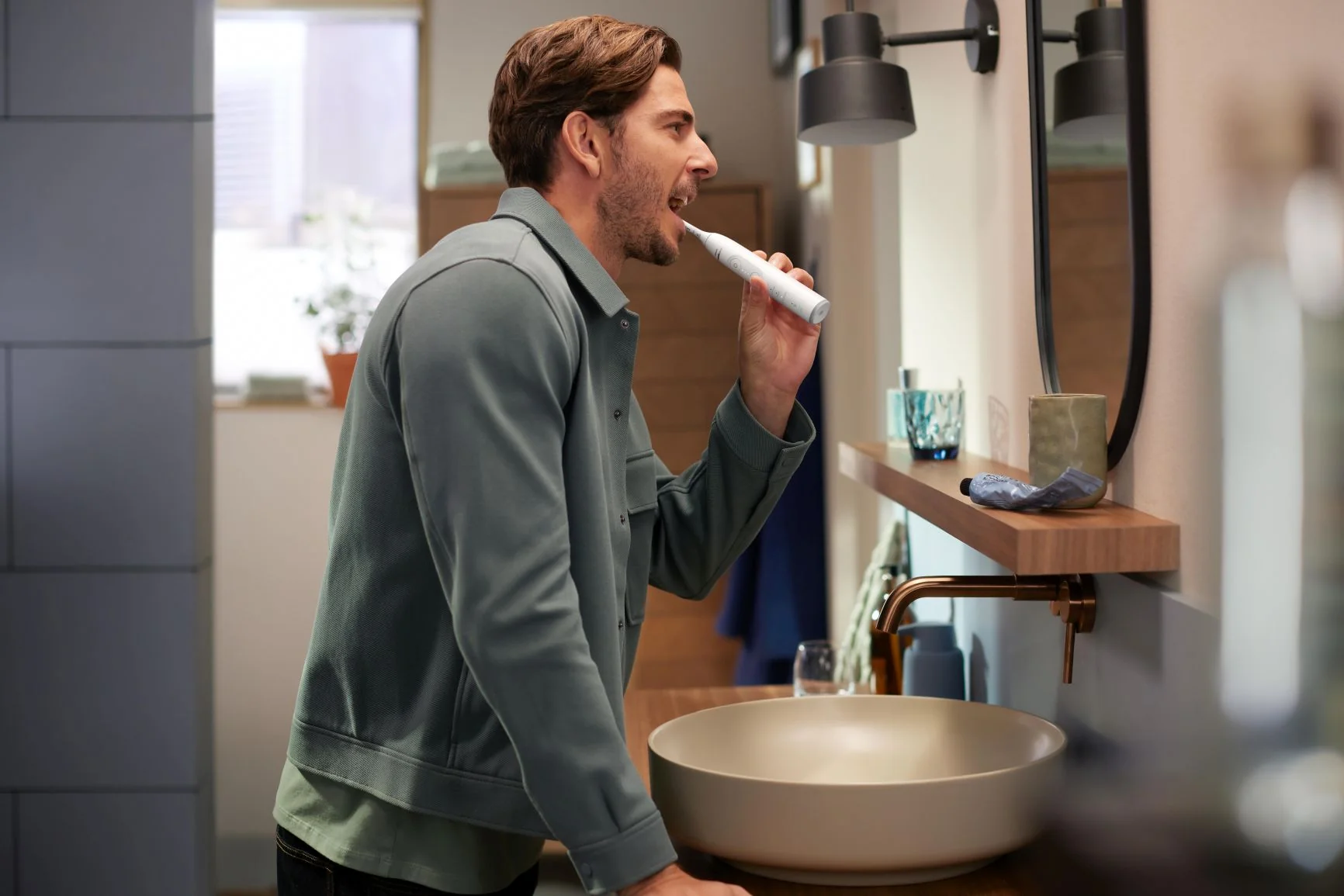 Philips Sonicare 7100 
HX7420/01 1×1 ks, sonická elektrická zubná kefka