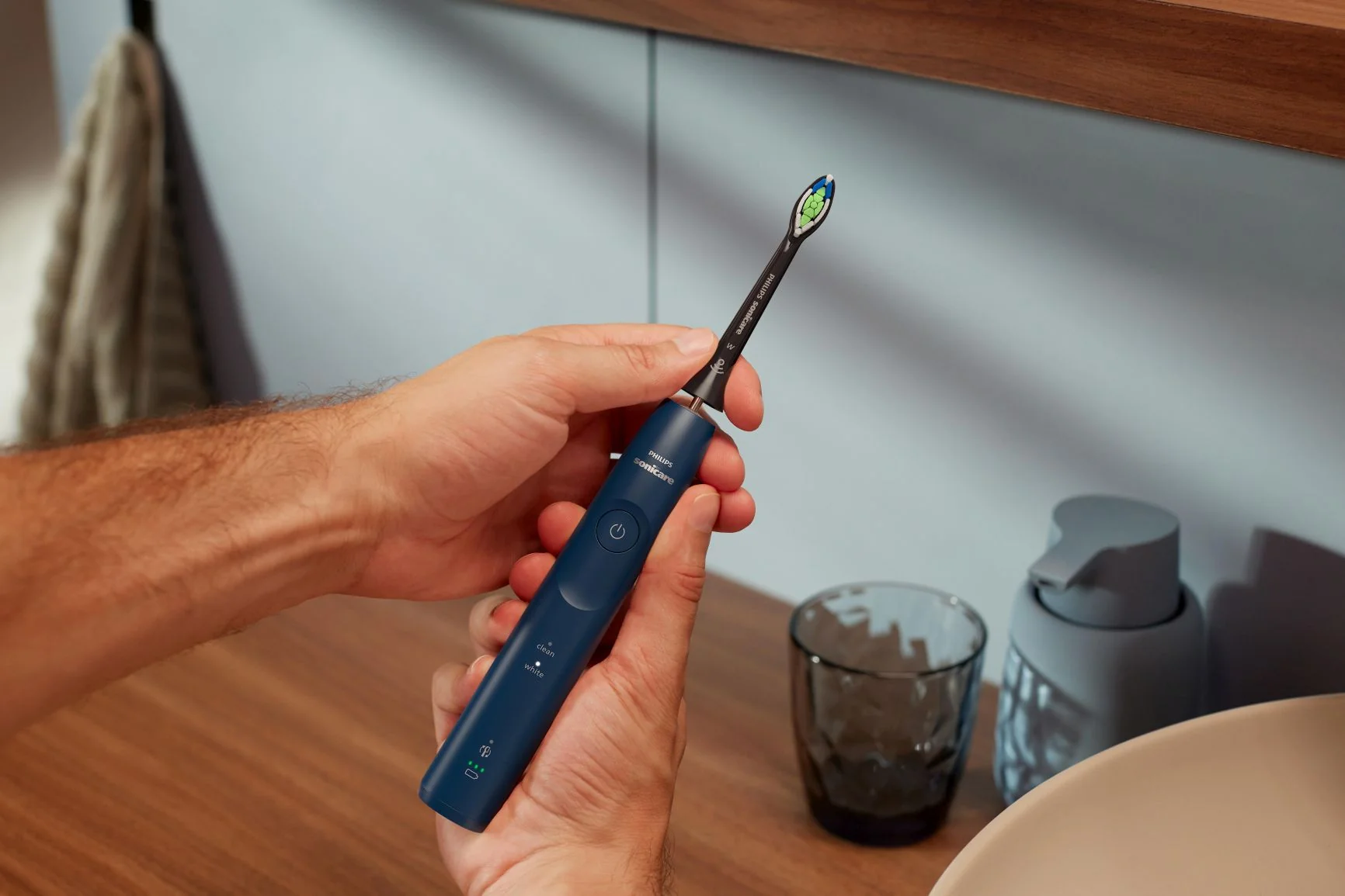 Philips Sonicare 5500
HX7119/01 1×1 ks, sonická elektrická zubná kefka